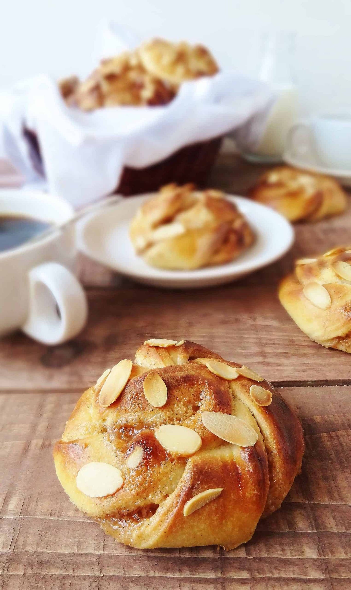 Almond Florentine Buns